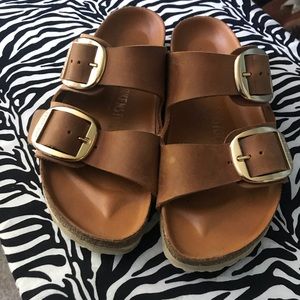 Beautiful gold big buckle Birks.